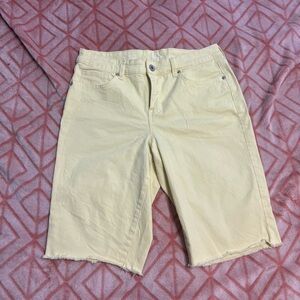 #59 Yellow Bermuda shorts